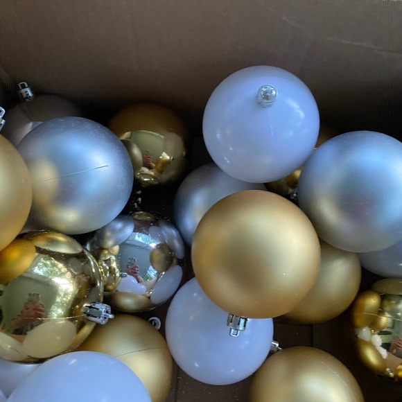 Winter Wonder Lane 32 Piece Shatterproof Ornaments - Picture 6 of 14